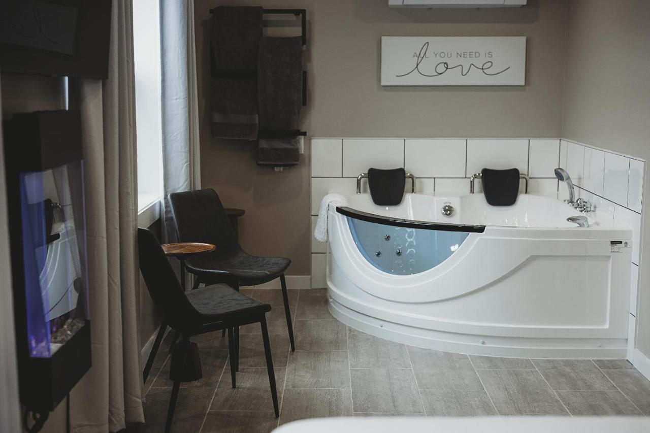 Riverside Suites แกรนด์ฟอลส์-วินด์เซอร์ ห้อง รูปภาพ