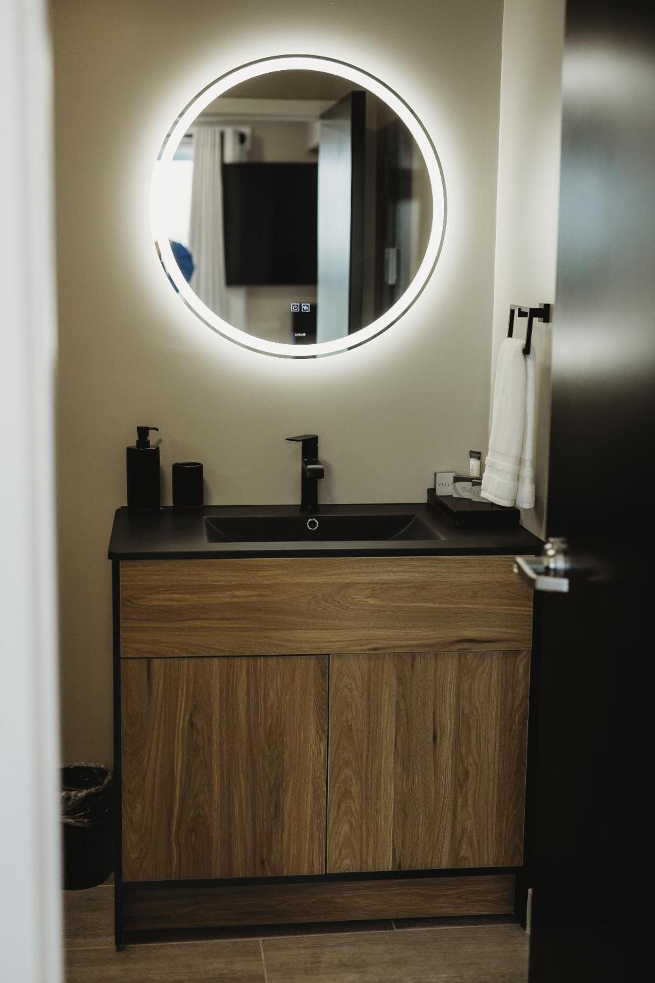 Riverside Suites แกรนด์ฟอลส์-วินด์เซอร์ ห้อง รูปภาพ